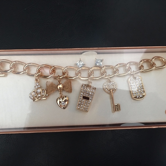 Guess Charm Bracelet w Pave Crystals Square Earrin - Picture 1 of 2
